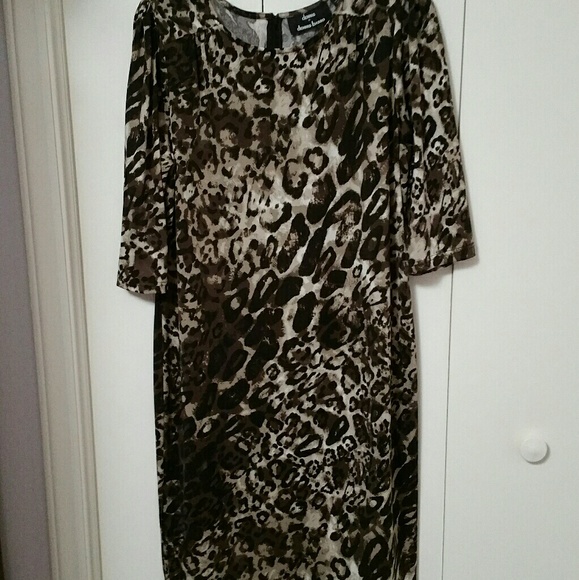 Dress - Picture 3 of 3